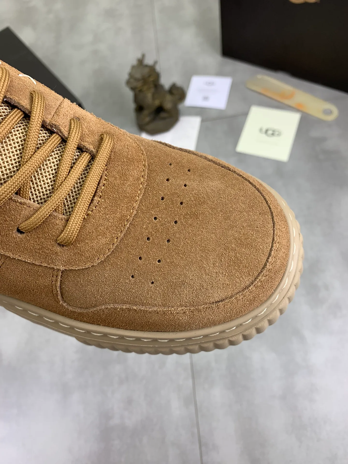 Men's shoes 💰P640 [New style] 💰 🆘 "Real wool" [UGG] 👉The popular men's shoes are synchronized with the official website 🔰The quality of the genuine products [satisfied] is not comparable to the imitations in the general market 🌀The upper is imported Italian frosted cowhide, and the lining is: foot pad 🅰️ grade 🐑Real wool👻Only Grade A can show the effect The hand feels smooth and delicate 🔱The shoe shape is grand, only genuine manufacturers can do it 🎄The perfect toughness of the original outsole 👻⬛️ allows customers to say goodbye to one-time consumption. Real wool lining, super warm. Available in black, brown and gray. Size: 39-44